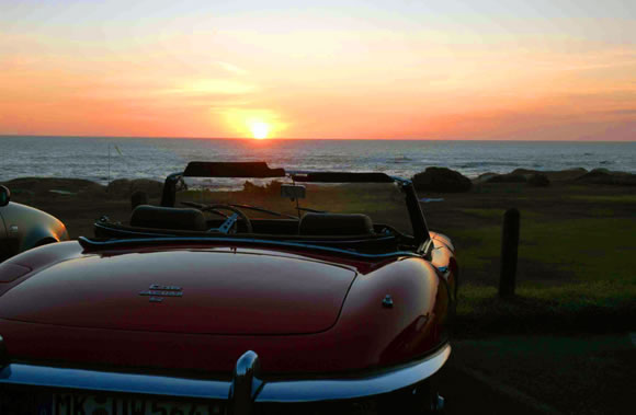 Motor Jaguar E-Type Sunset